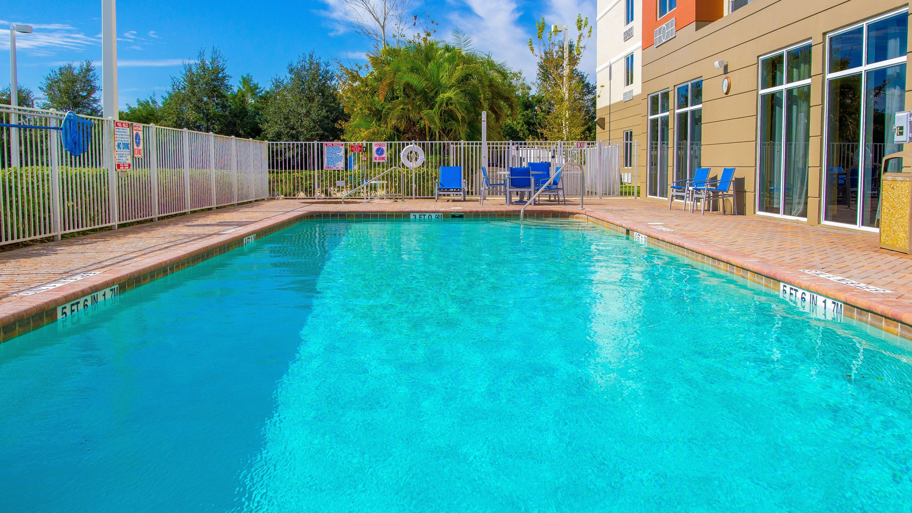 Holiday Inn Express Hotel & Suites Palm Bay By Ihg Exterior foto
