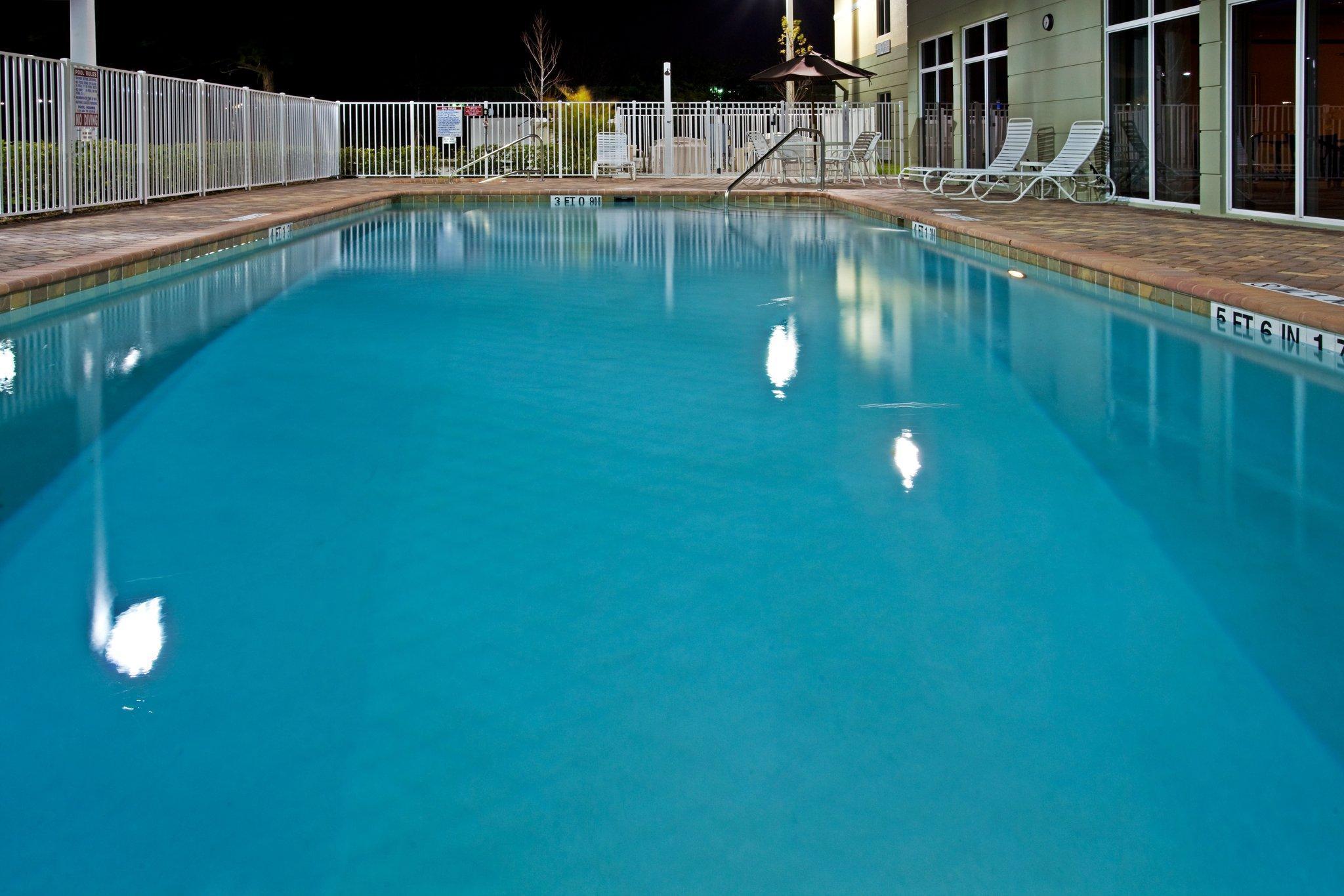 Holiday Inn Express Hotel & Suites Palm Bay By Ihg Exterior foto